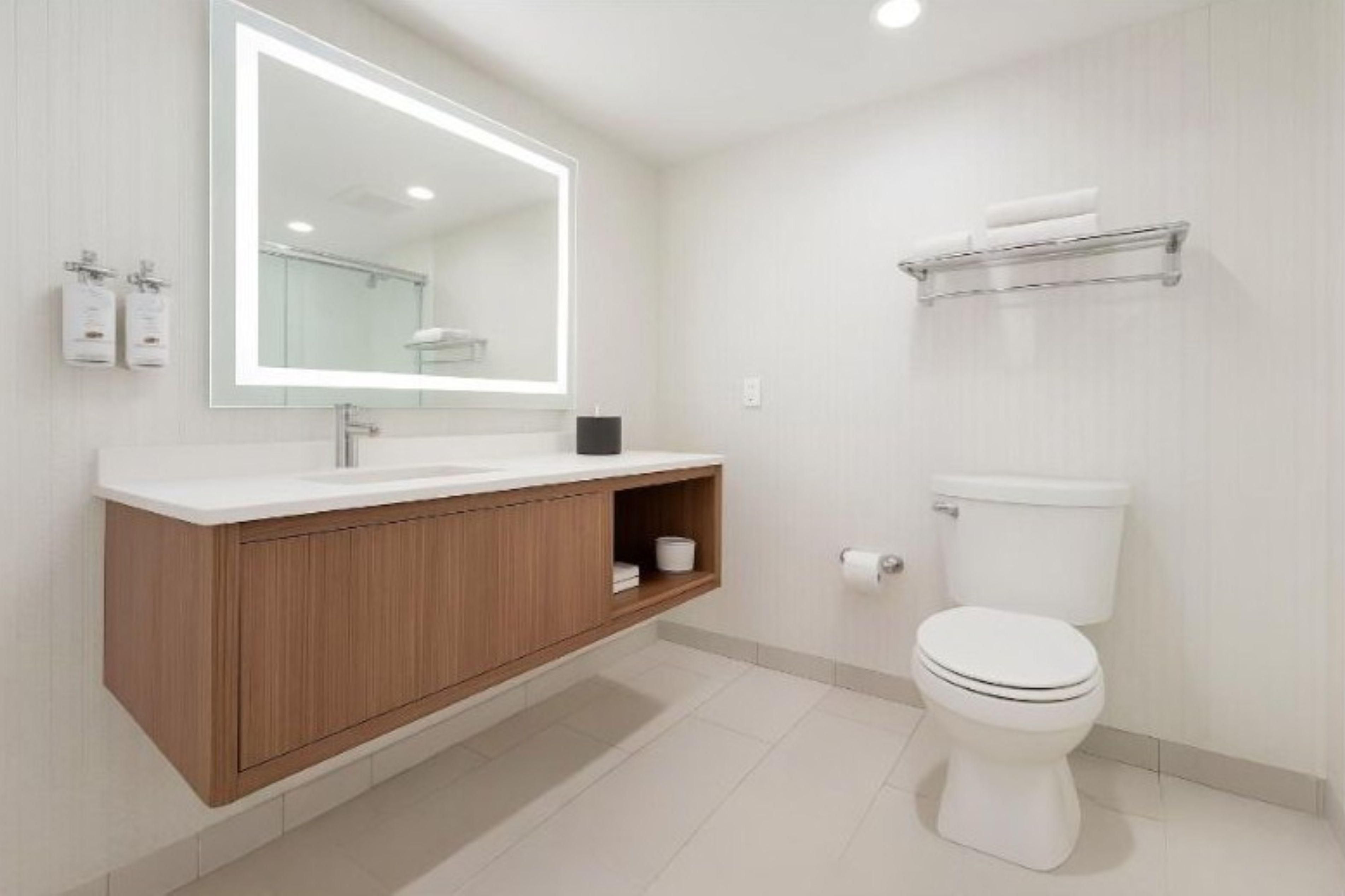 One Bedroom Suite Image 4
