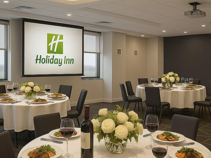 Luxurious Banquet Room Setup